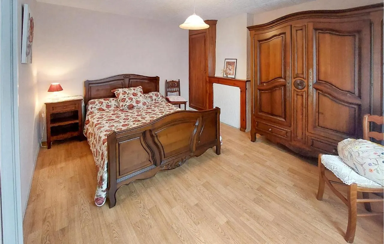 2 Bedroom Stunning Home In Bas-En-Basset Holiday home