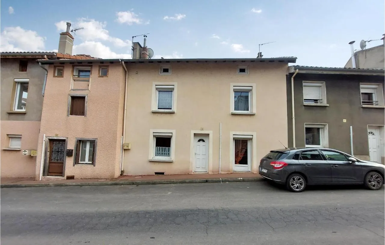 2 Bedroom Stunning Home In Bas-En-Basset 0*,